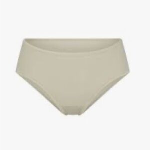 NWT SKIMS FITS EVERYBODY BRIEF TALC size L